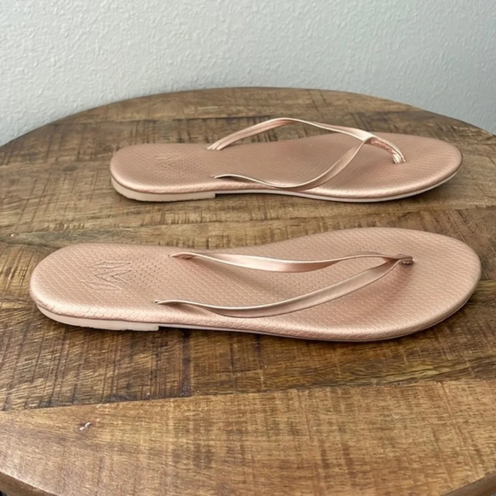 🌞 Adorable Malvados Sandals Floppies Rose Gold 🌞